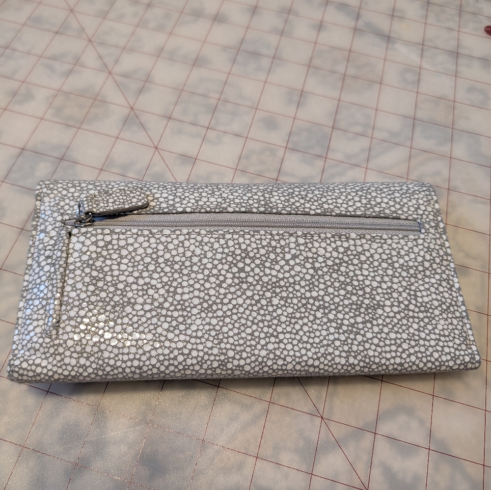 Kenneth Cole Reaction Bill-size Wallet - Picture 2 of 6